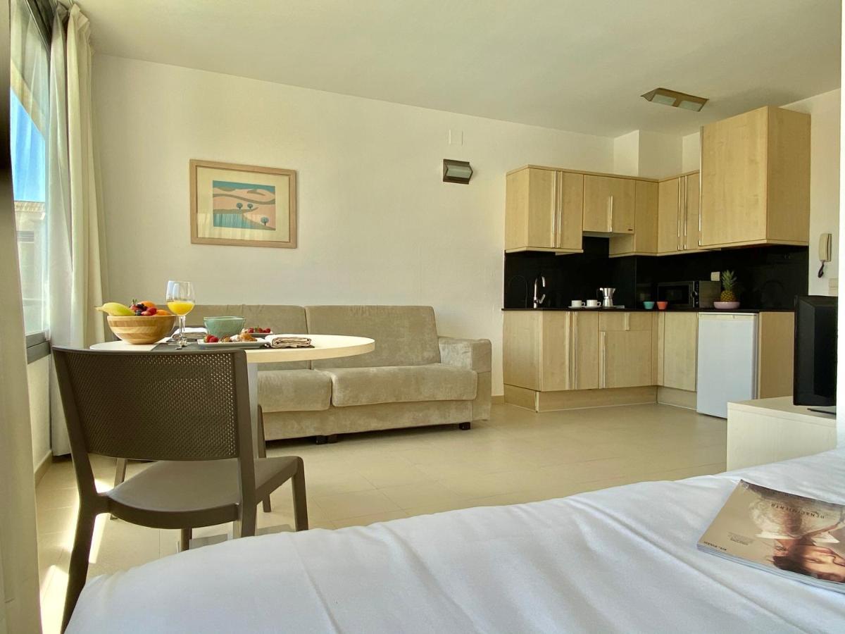 Atenea Park Suites & Apartments Vilanova i la Geltrú Dış mekan fotoğraf