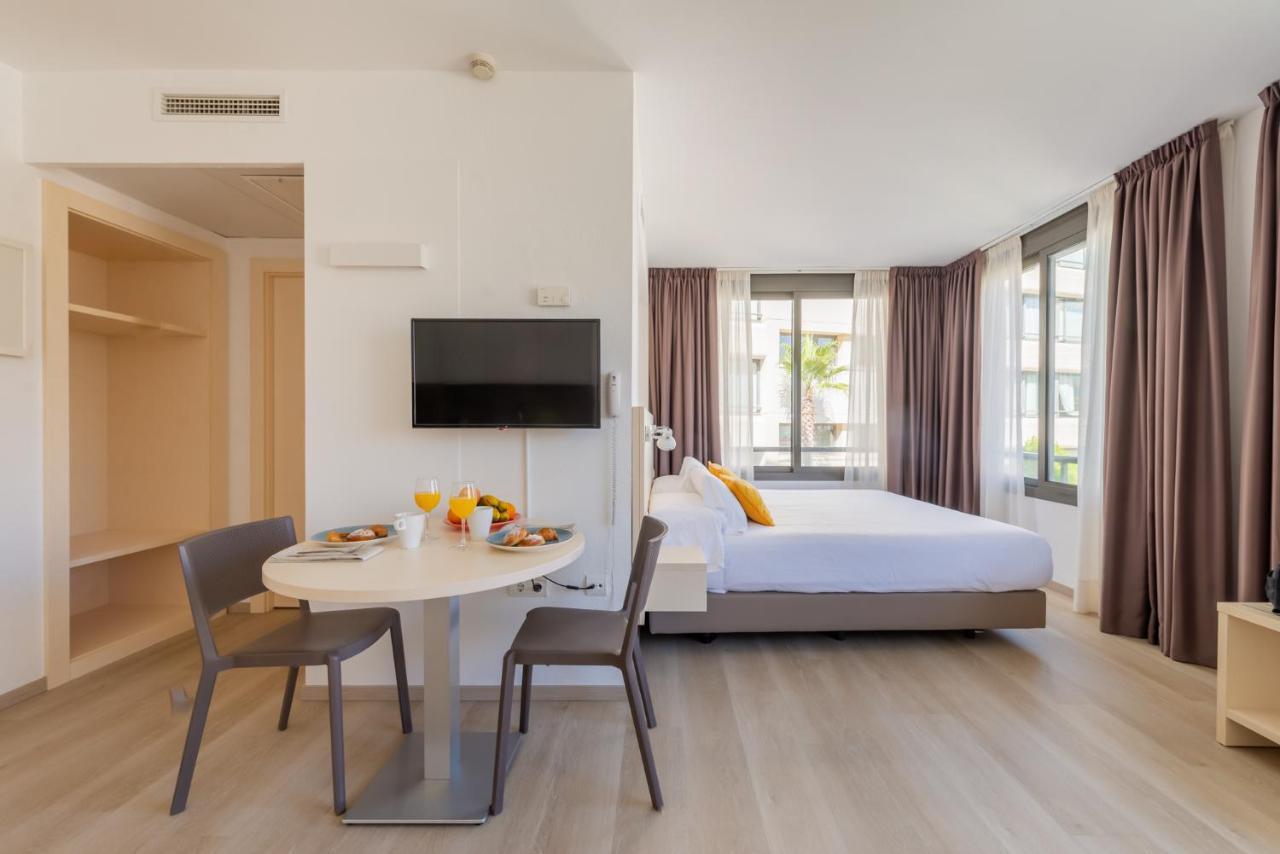 Atenea Park Suites & Apartments Vilanova i la Geltrú Dış mekan fotoğraf