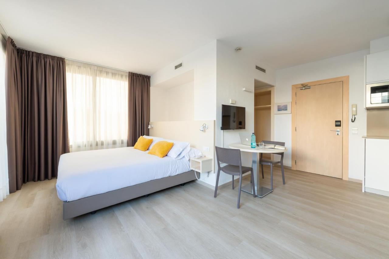 Atenea Park Suites & Apartments Vilanova i la Geltrú Dış mekan fotoğraf
