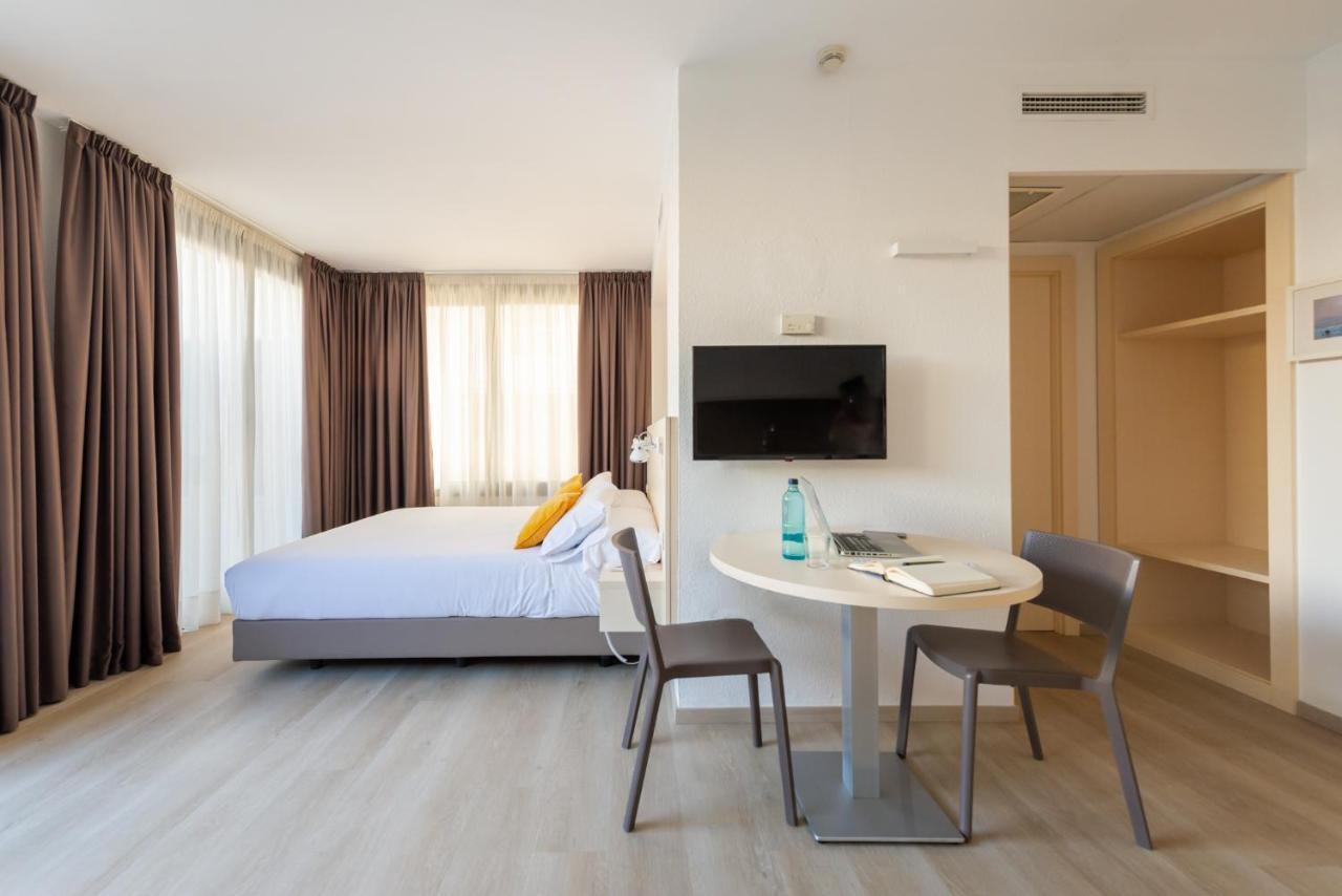 Atenea Park Suites & Apartments Vilanova i la Geltrú Dış mekan fotoğraf
