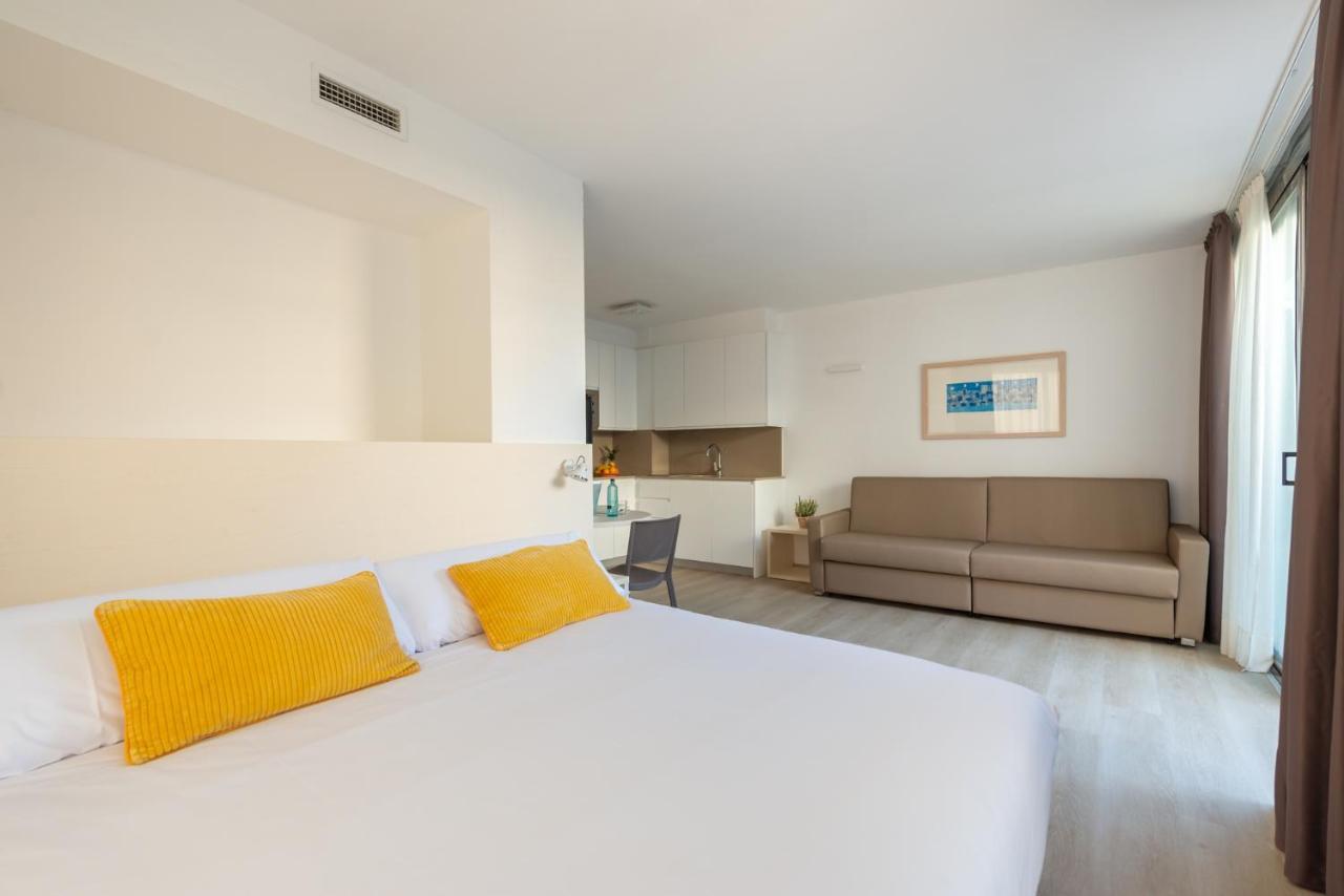 Atenea Park Suites & Apartments Vilanova i la Geltrú Dış mekan fotoğraf