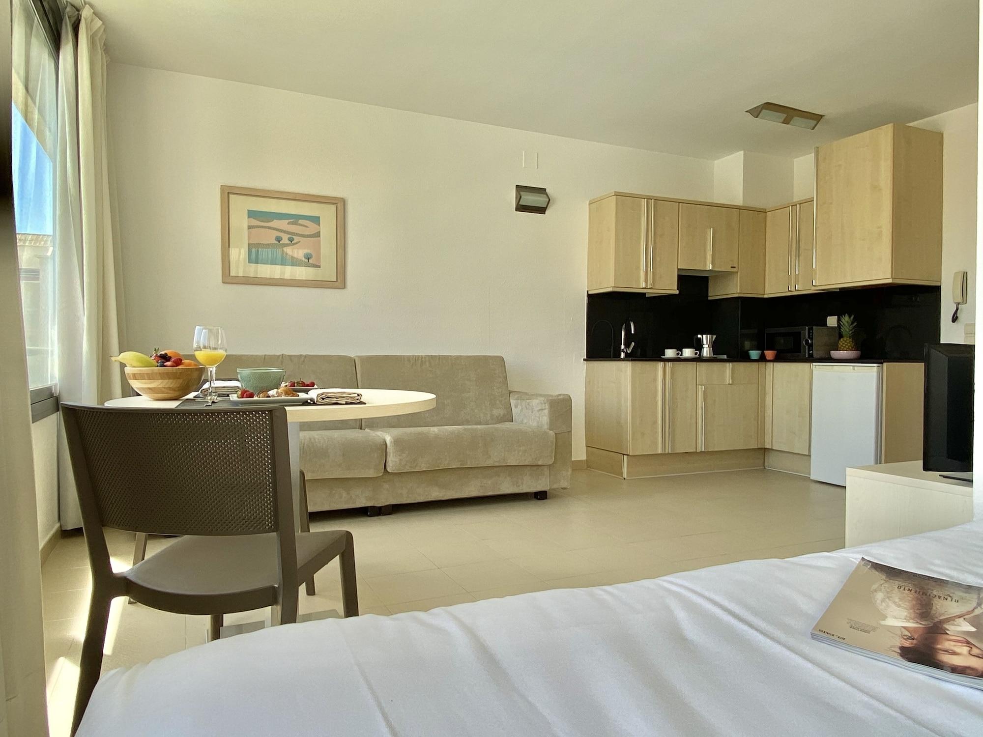 Atenea Park Suites & Apartments Vilanova i la Geltrú Dış mekan fotoğraf