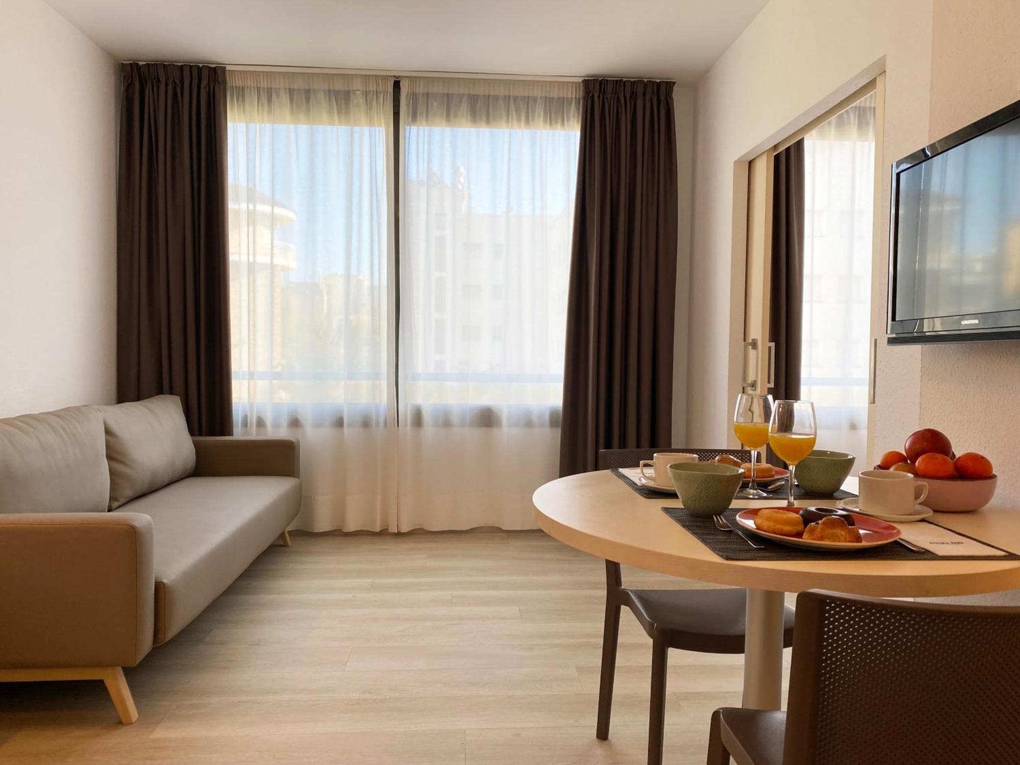 Atenea Park Suites & Apartments Vilanova i la Geltrú Dış mekan fotoğraf